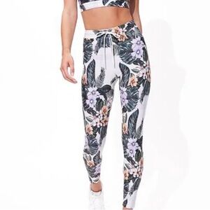 NWT EleVen Venus Williams Tropicana Legging Size M Tropical Compression Slimming